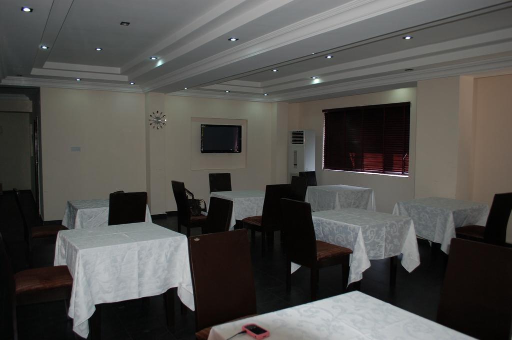 Knightsbridge Hotel Ikeja Exterior photo