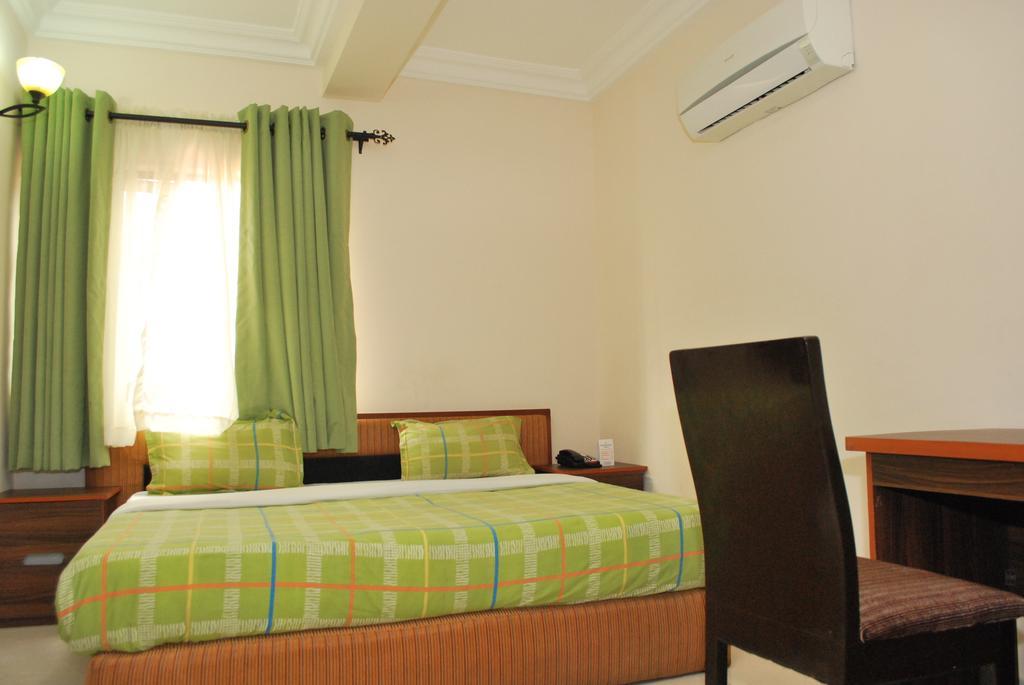 Knightsbridge Hotel Ikeja Exterior photo