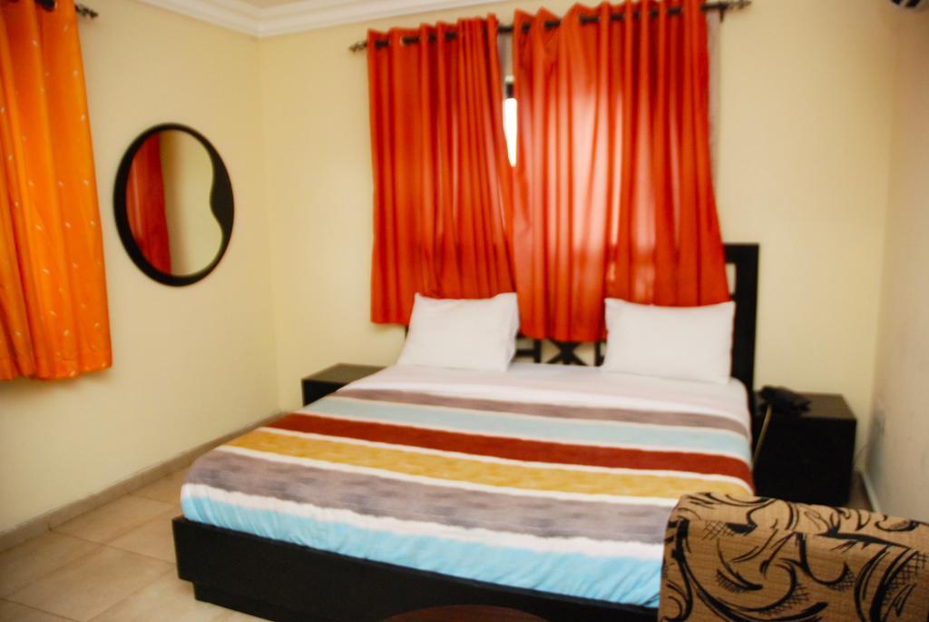 Knightsbridge Hotel Ikeja Exterior photo