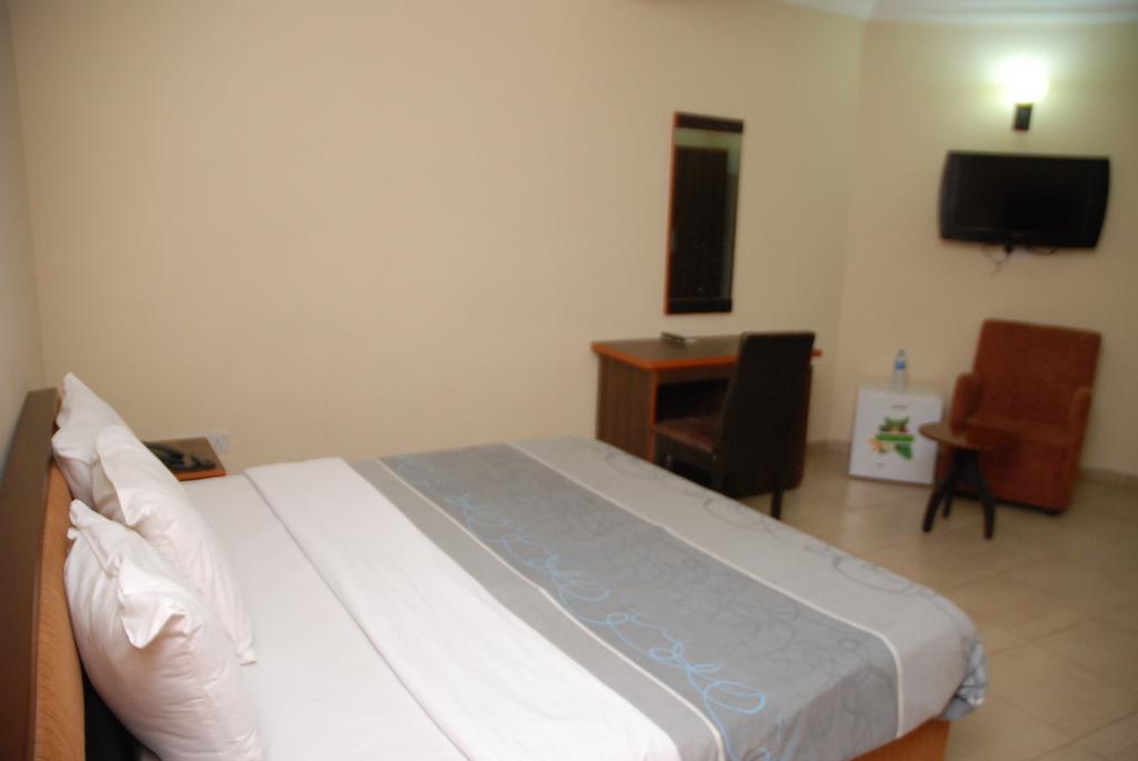 Knightsbridge Hotel Ikeja Exterior photo