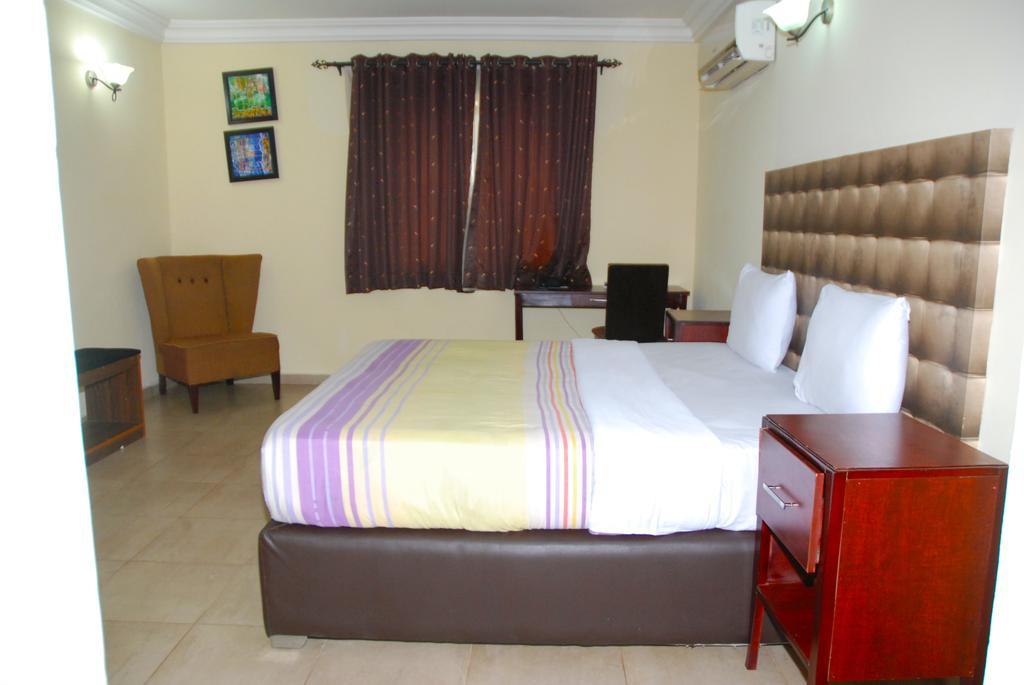 Knightsbridge Hotel Ikeja Exterior photo