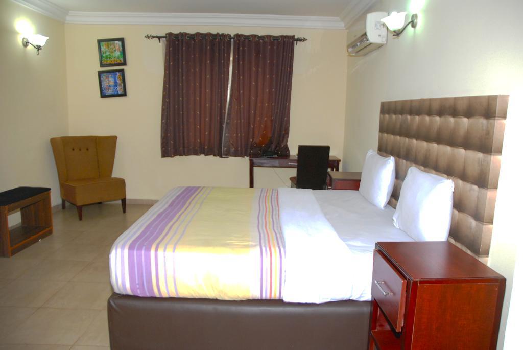 Knightsbridge Hotel Ikeja Exterior photo