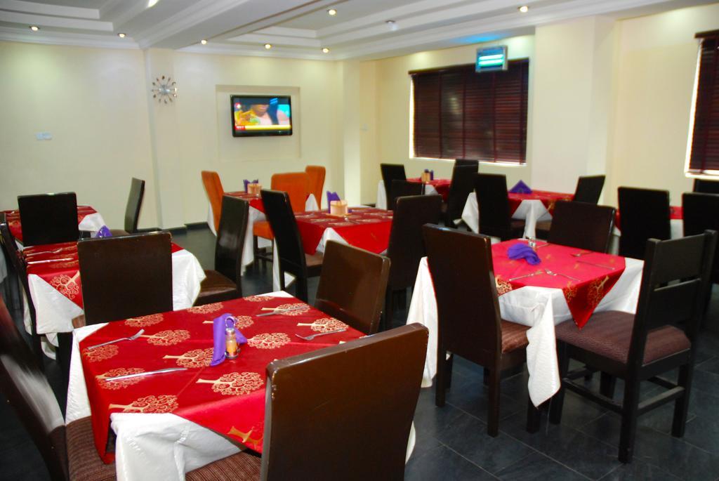 Knightsbridge Hotel Ikeja Exterior photo