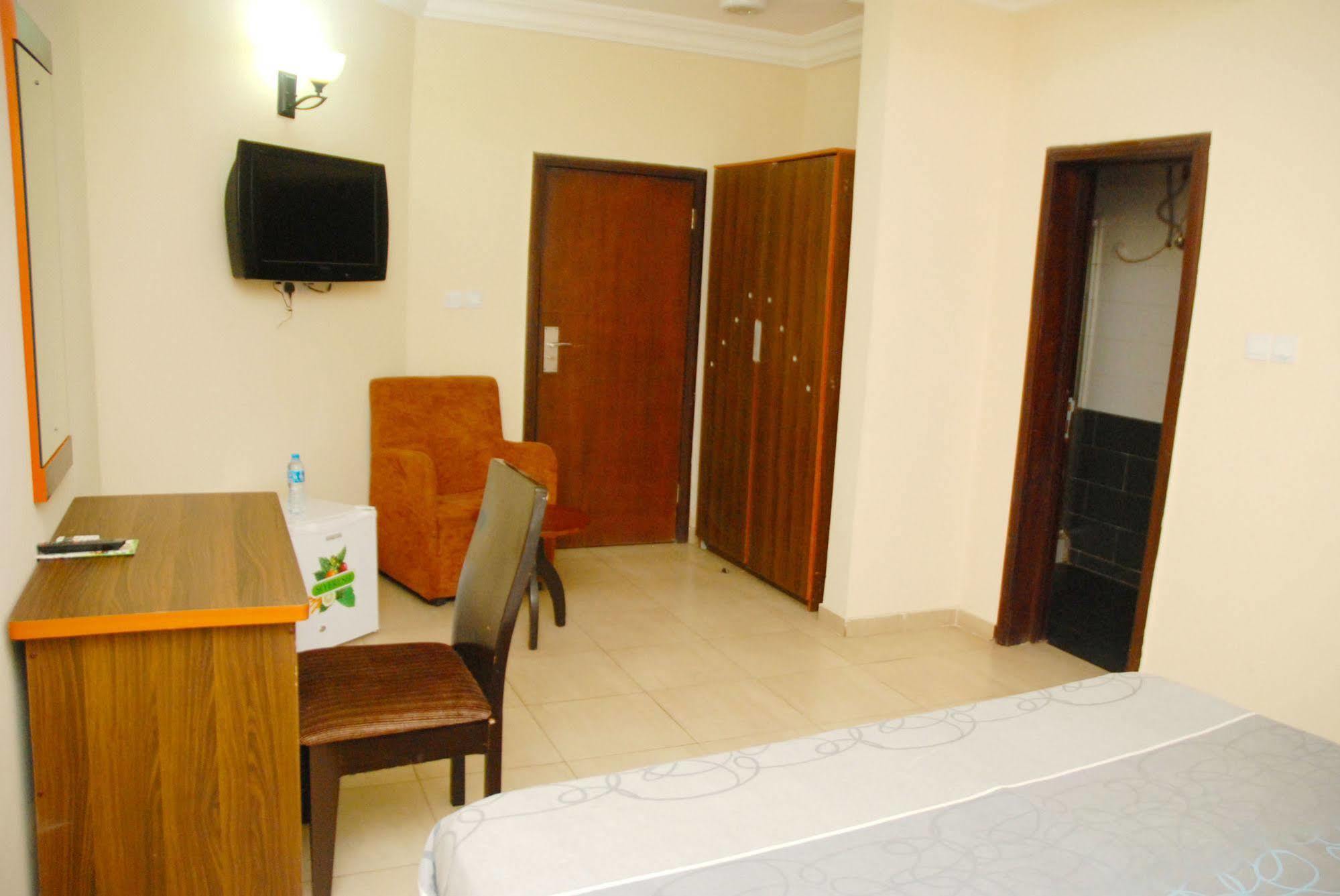Knightsbridge Hotel Ikeja Exterior photo