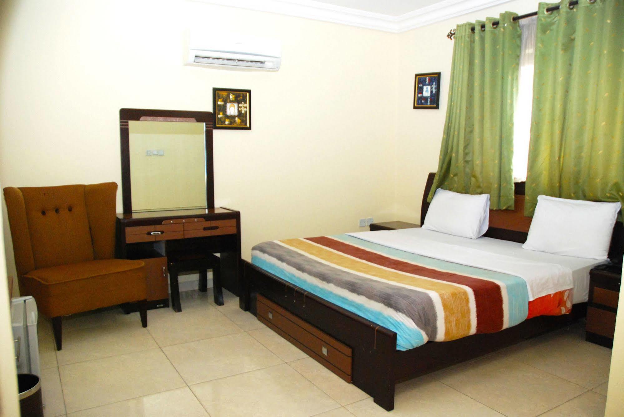 Knightsbridge Hotel Ikeja Exterior photo