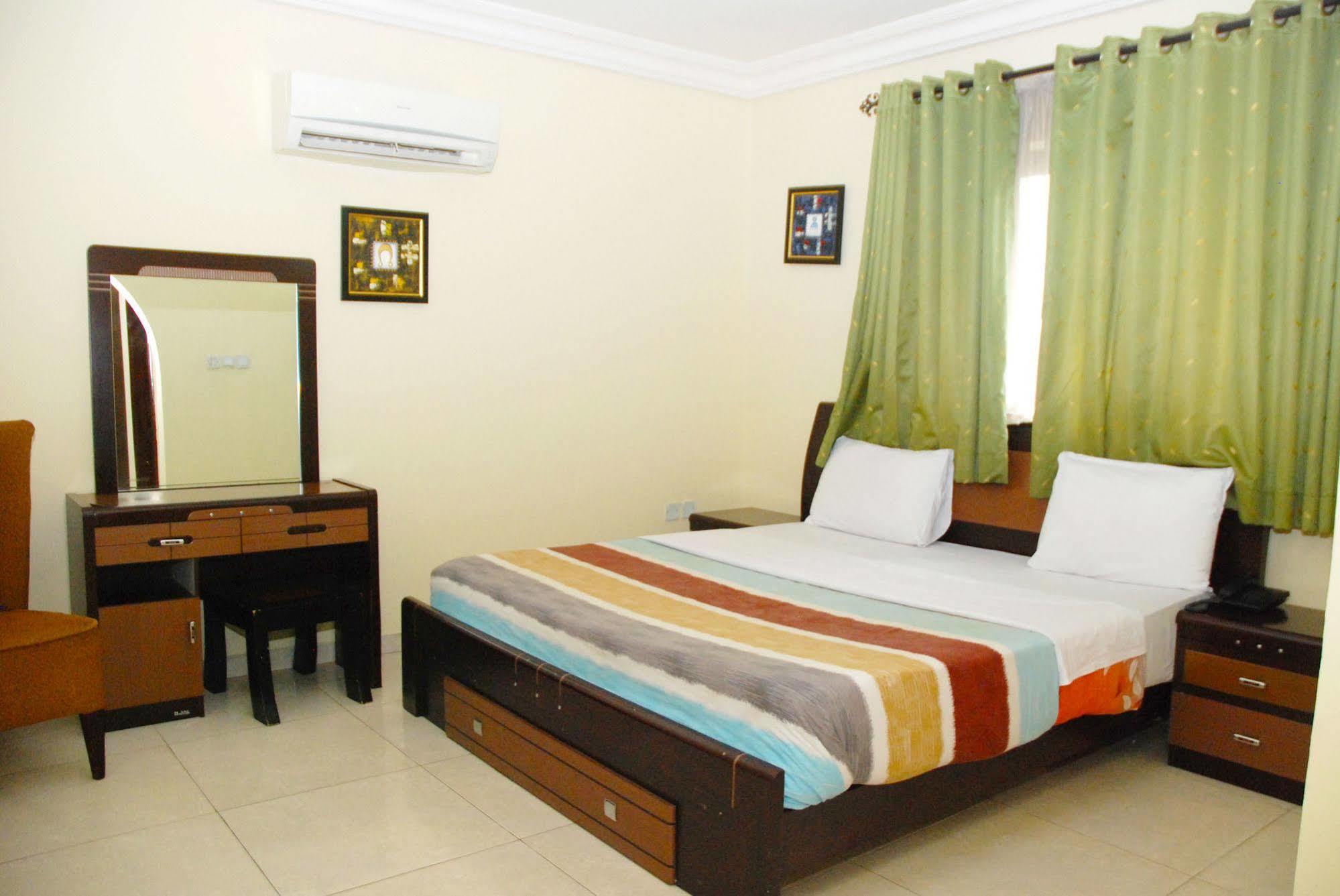Knightsbridge Hotel Ikeja Exterior photo