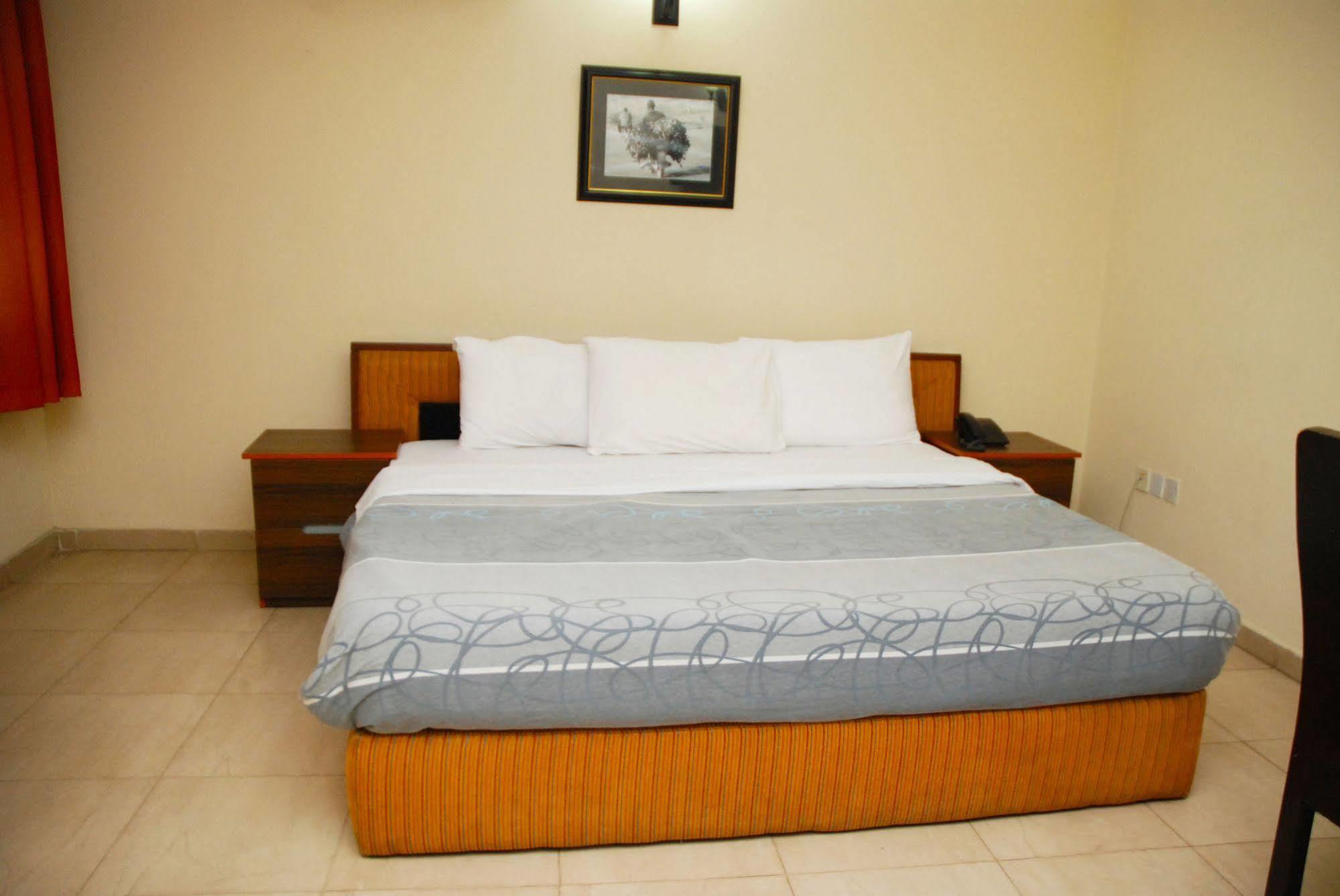 Knightsbridge Hotel Ikeja Exterior photo