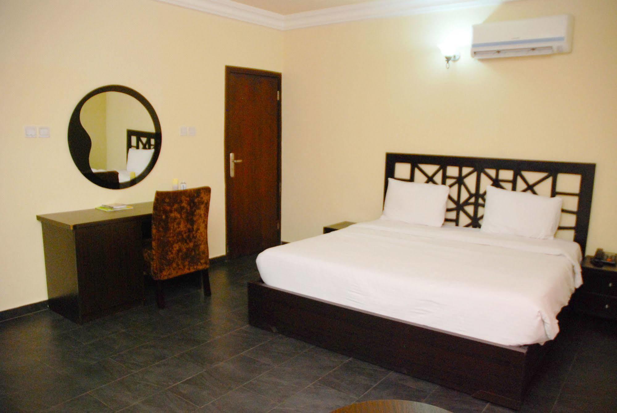 Knightsbridge Hotel Ikeja Exterior photo