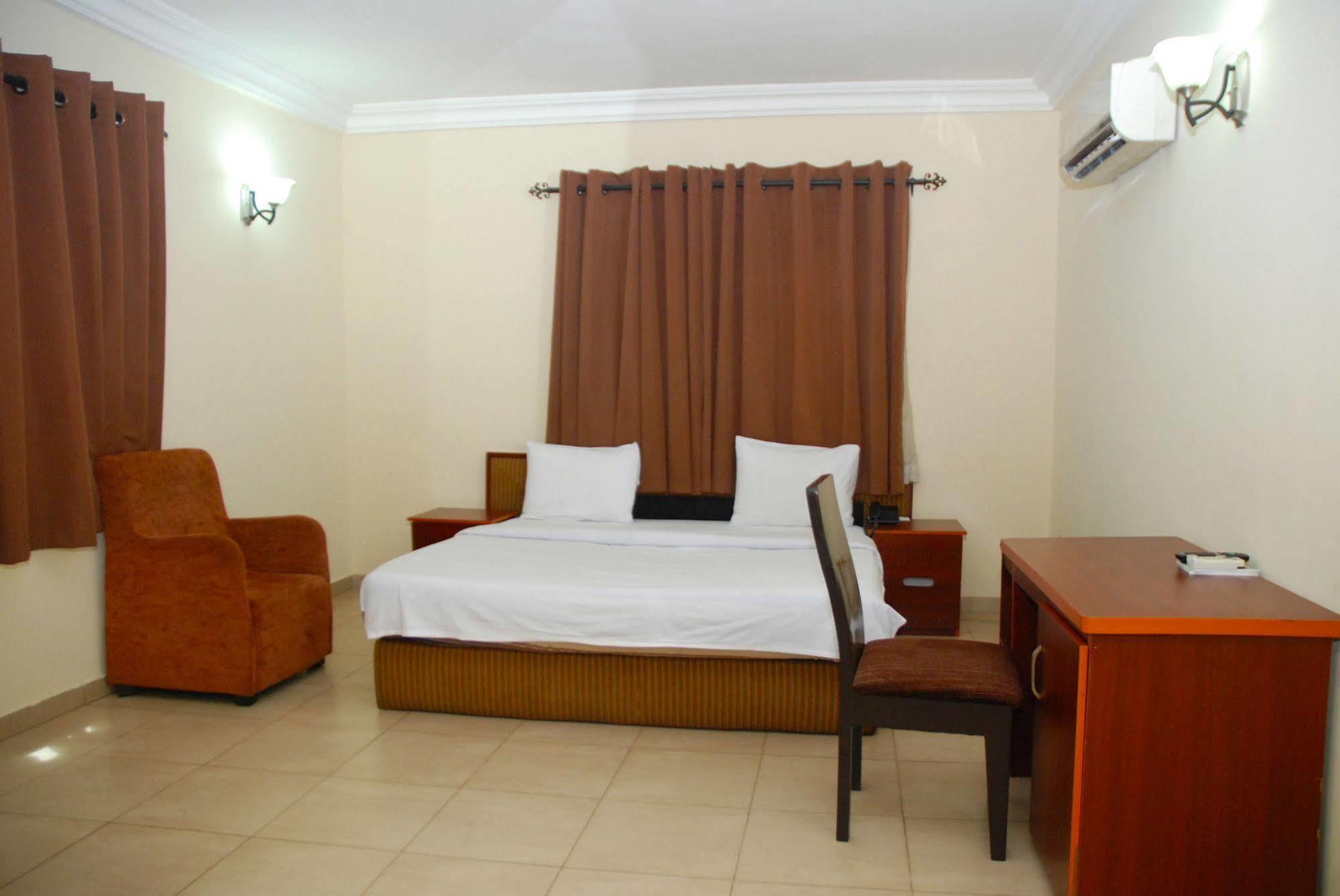 Knightsbridge Hotel Ikeja Exterior photo