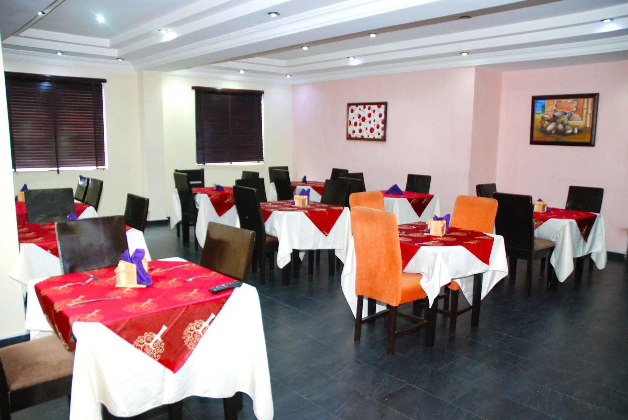 Knightsbridge Hotel Ikeja Exterior photo